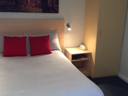 Nebula Motel 3*